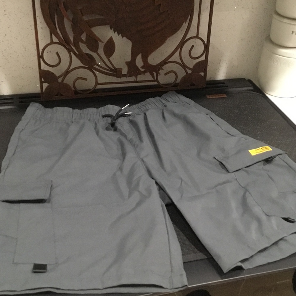 NWT Men's Gray Cargo Shorts - Elastic Waist